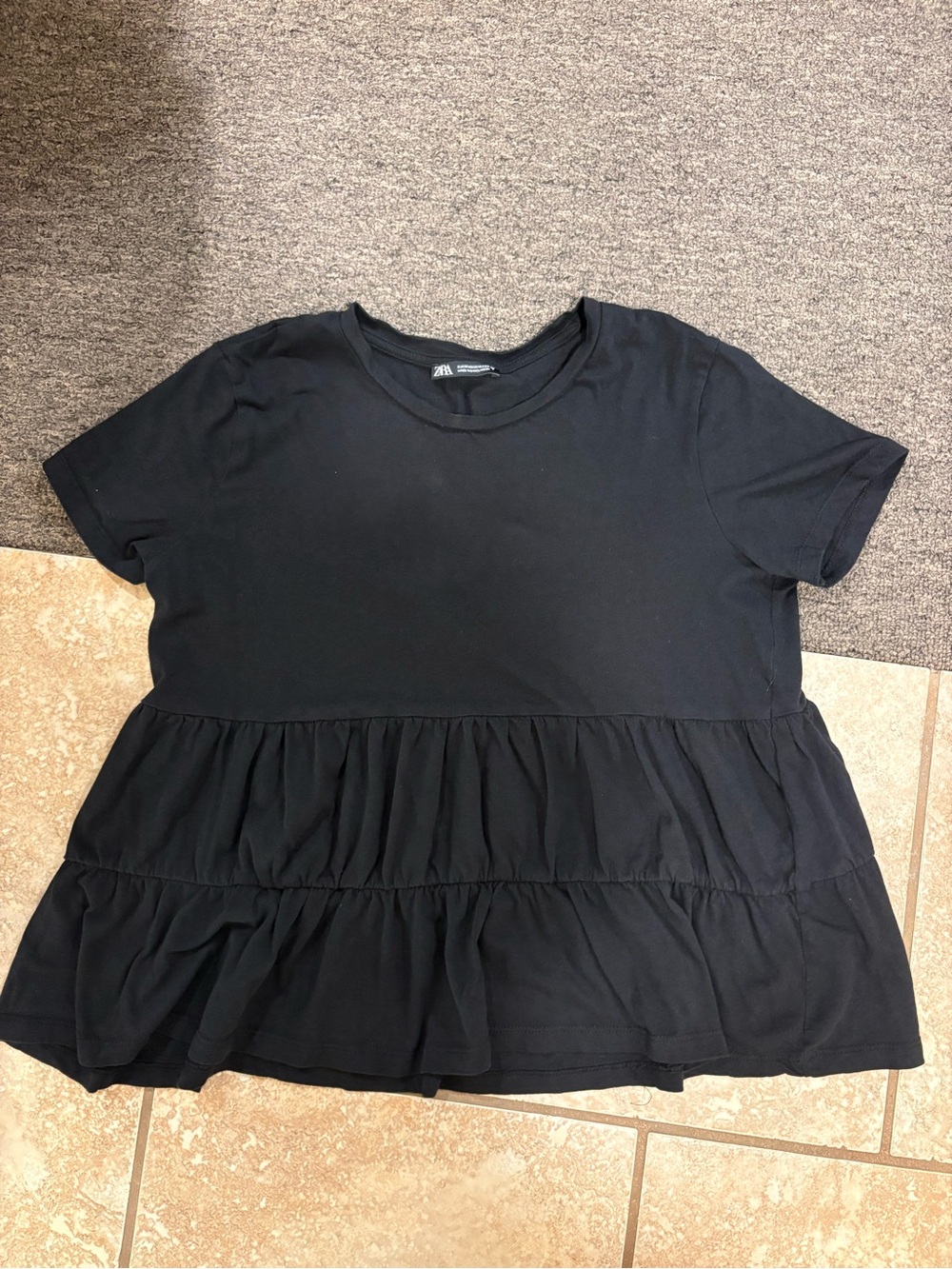 Zara Women’s Ruffle Top